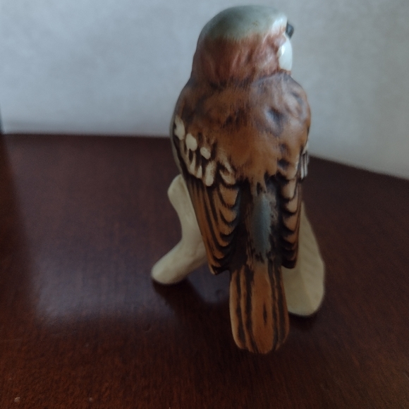 Vintage Goebel W. Germany Bird Sparrow Matte Porcelain 3" tall . - Picture 4 of 4